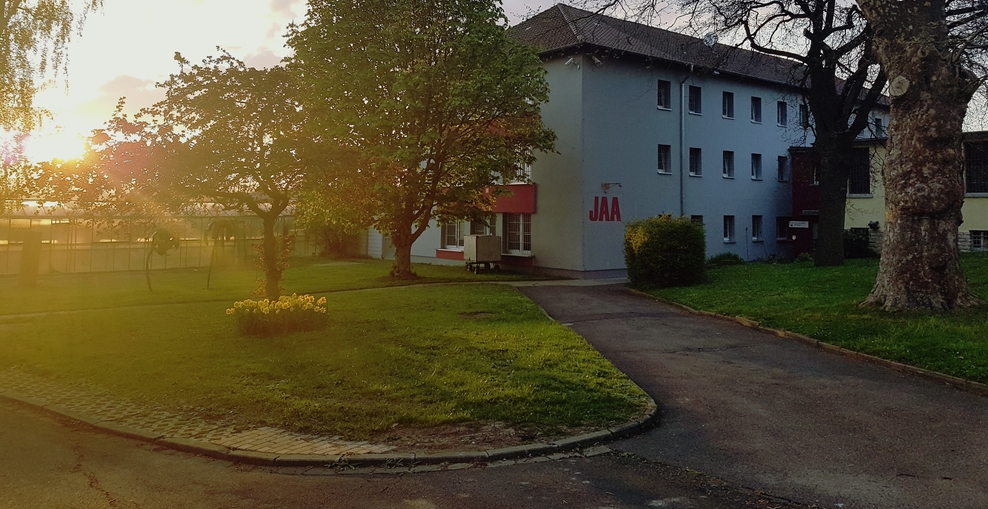 Eingang Abteilung Göttingen bei Sonnenuntergang