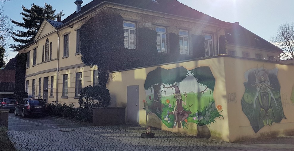 Eingangsbereich der Abteilung Nienburg mit Wandbild